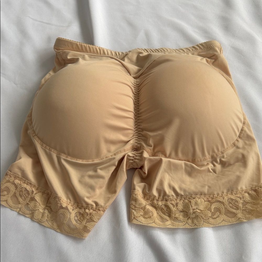 High-Waist Beige Shaping Short with Lace Trim removable booty pads